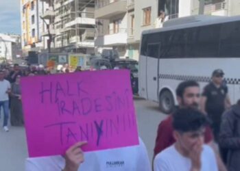 Van’da kayyım protestosu; kitle polis ablukası altında DEM Parti İl binasına doğru yürüyüşe geçti