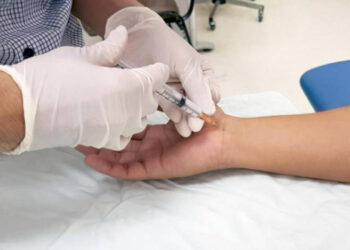 Vücudundaki kapanmayan yaralardan kök hücre tedavisiyle kurtuldu