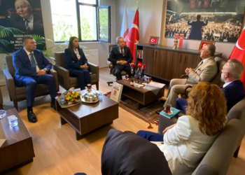 YRP’li Aydal’dan MHP heyetine: Devlet Bey evlenseydi, hanımı ona iyi bakardı