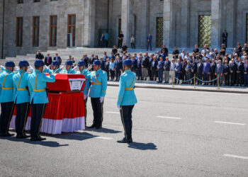 Yaşar Yakış için Meclis’te cenaze töreni düzenlendi