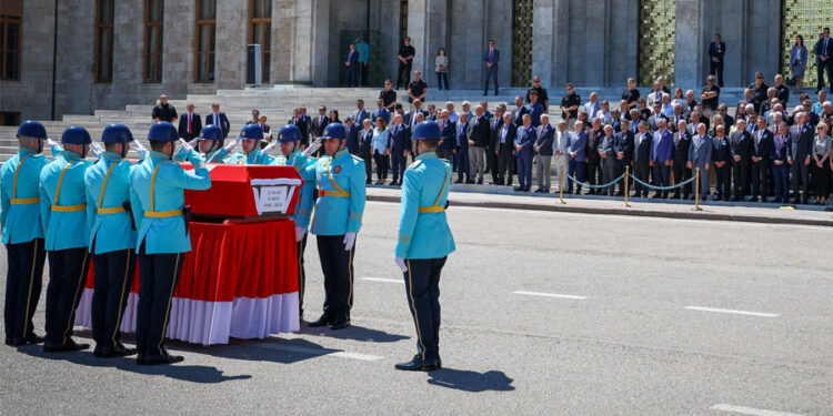 Yaşar Yakış için Meclis’te cenaze töreni düzenlendi