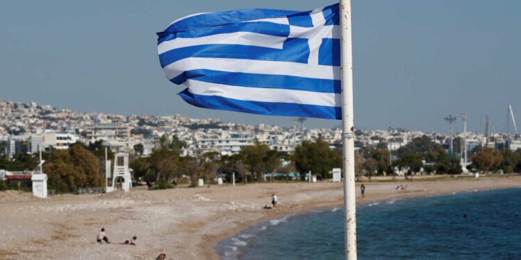 Yunanistan'da sıcaktan ölen turist sayısı altıya yükseldi: 67 yaşındaki Alman, Girit'te ölü bulundu