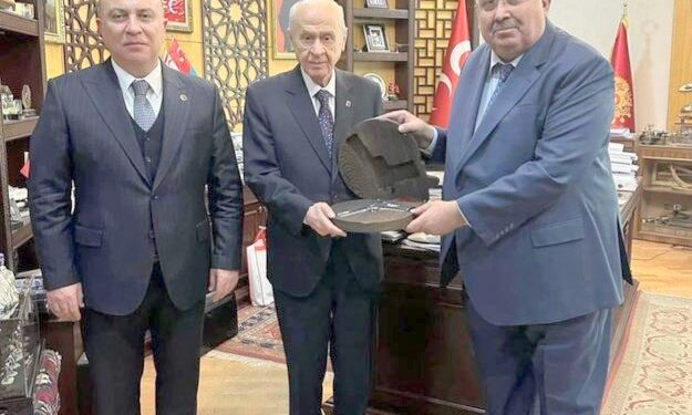 MHP’li isimden silah fotoğraflı gönderme