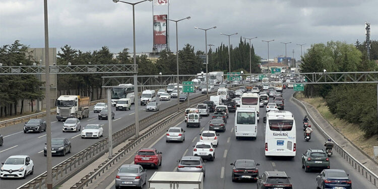 Anadolu Otoyolu’nda trafik yoğunluğu