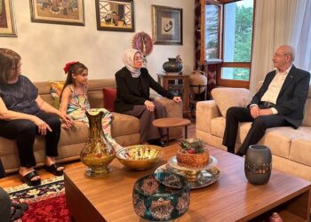 Ayşe Ateş’ten Kılıçdaroğlu’na ziyaret: ‘Varsa yüreğiniz hele bir cesaret edin’