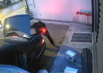 Mağaza kepengini zorlayarak açtılar, 2 milyon liralık dronları çalıp kaçtılar