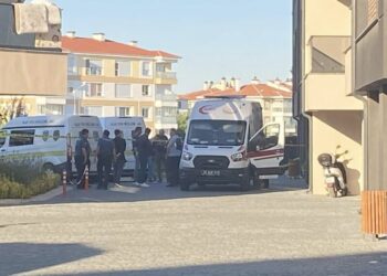 Eşini ve kızın öldürdükten sonra intihar etti