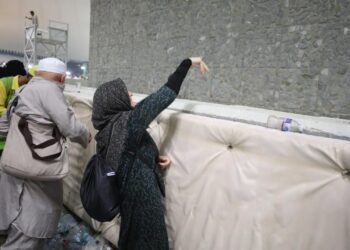Hacılar şeytan taşlamaya devam ediyor