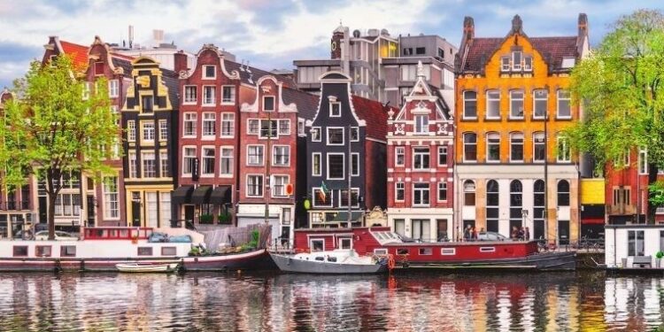 Türkiye’deki girişimciler, artık Hollanda’da 10 günde şirket kurabiliyor