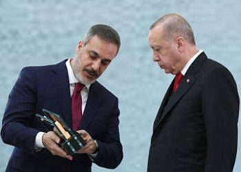 ‘Demek ki Hamamönü sokaklarında gezerken bile günün birinde MİT’i yöneteceğini biliyormuş…’