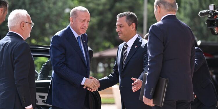 ‘Erdoğan normalleşme sürecinden yaralı çıktı, Bahçeli ve Özel kazandı’