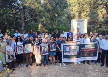 İHD’liler mezarları başında anıldı