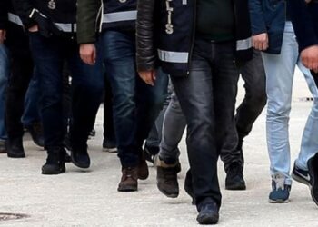 Kürtçe şarkılar eşliğinde halay çeken 6 kişi gözaltına alındı