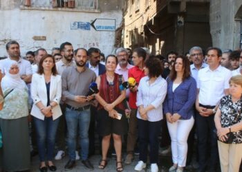 Saldırıya uğrayan kafelere ziyaret: Sessiz kalmayacağız