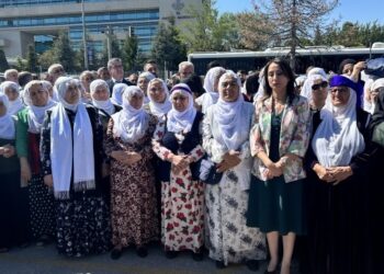 Anneler AYM önünden seslendi: Tecrit kalkmadan sorunlar çözülmez