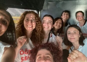 Özel sektör öğretmenlerine gözaltı