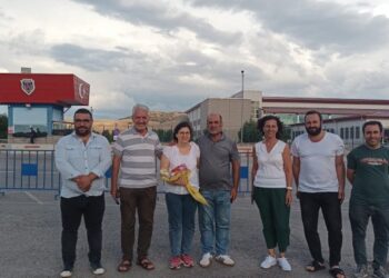Yargıtay kararıyla tahliye edilen Taşkesen’e çiçekli karşılama