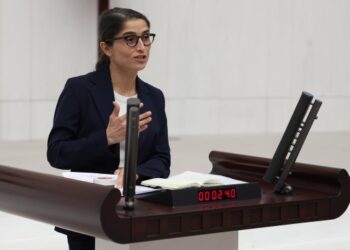 Akça: AKP, eşbaşkanlarımızın pasaportlarını iptal ederek AB’den para tırnaklıyor