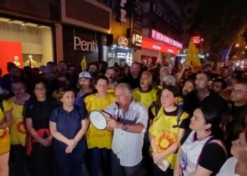 Eğitim Sen’li 15 öğretmen gözaltına alındı