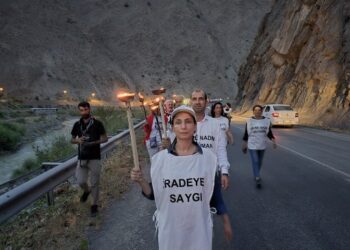 8’inci günde meşaleli yürüyüş