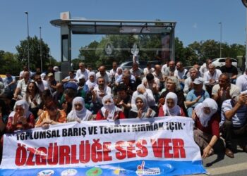 Cezaevi önünde ‘özgürlük’ eylemi