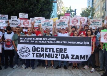 Mücadeleci Sendikalar: İnsanca yaşamaya yetecek ücret istiyoruz