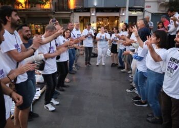 Şişhane’deki nöbet eyleminde halay coşkusu