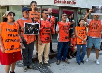 Gediz Elektrik’e kırmızı boyalı protesto