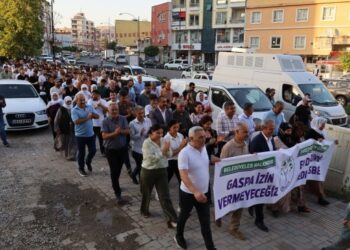 Cizîr’de kayyımlar yürüyüşle protesto edildi
