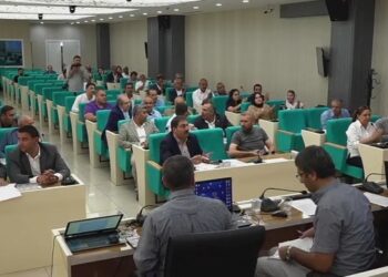 Begit Büyükşehir meclis toplantısında protesto edildi