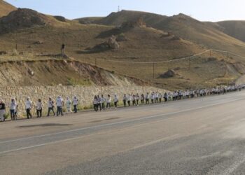 ‘İradeye saygı’ yürüyüşçülerinden insan zinciri