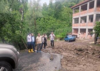 Serhat kentlerinde sağanak yağış sonrası sel ve su taşkınları
