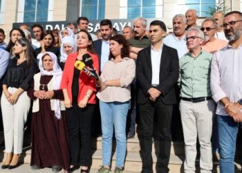 Hatimoğulları’ndan Wan adliyesi önünde açıklama: Gözaltılar serbest bırakılsın