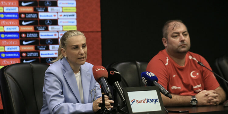 A Milli Kadın Futbol Takımı teknik direktörü Kıragası: Oyuncularımla gurur duyuyorum