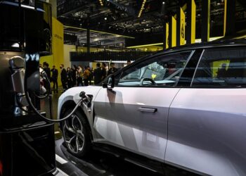 AB, Çin elektrikli araçlarına yüksek gümrük vergilerini onayladı
