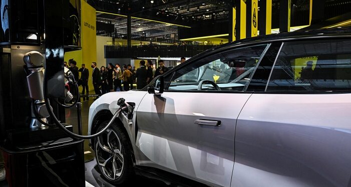 AB, Çin elektrikli araçlarına yüksek gümrük vergilerini onayladı