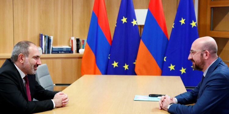 AB, Ermenistan ile vize serbestisi görüşmelerine başlamaya hazırlanıyor