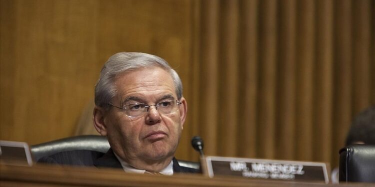 ABD'de mahkeme jürisi, rüşvet ve yolsuzluktan yargılanan Senatör Menendez'i suçlu buldu