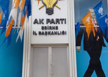 AKP İl Başkanı’nın eşi belediye binasını bastı, tehditler savurdu, odayı dağıttı