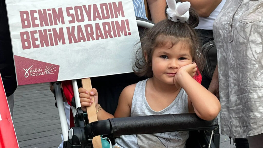 AKP 'Kadının Soyadını' Tartışmaya Açtı: Masada Üç Seçenek Var