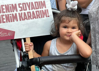 AKP 'Kadının Soyadını' Tartışmaya Açtı: Masada Üç Seçenek Var