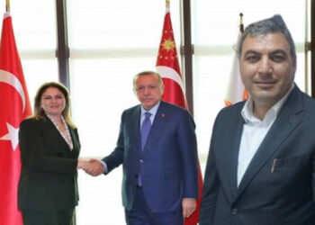 AKP'li Başkanın Eşi, Arazisine Ruhsat Verilmeyince Belediyeyi Silahla Bastı