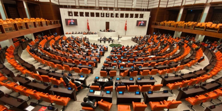 AKP'li Eski Vekil ile BBP'li Destici'nin Kızlarının TBMM'de İşe Alındığı Ortaya Çıktı!