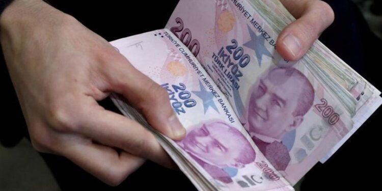 AKP’li vekil de emekli maaşlarına isyan etti