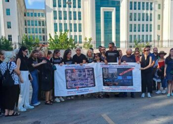 Adana'da 63 kişiye mezar olan Tutar Apartmanı davası görüldü