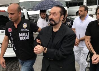 Adnan Oktar davasında yüzlerce yıl ceza alan iki kişi, Yunanistan'a kaçarken yakalandı