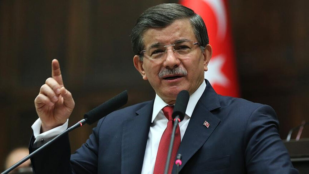 Ahmet Davutoğlu'ndan Çok Konuşulacak Darbe Çıkışı