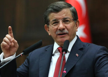Ahmet Davutoğlu'ndan Çok Konuşulacak Darbe Çıkışı