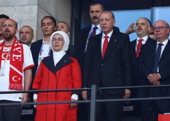 Alman yayıncı RTL, Türkiye-Hollanda maçında Erdoğan’ı tek kare göstermedi: “Gerilimin artmasın”