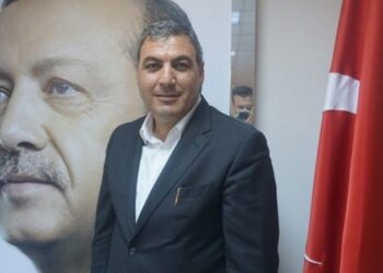 Arazisine ruhsat verilmeyen AKP’li başkanın eşi silahla belediyeyi bastı